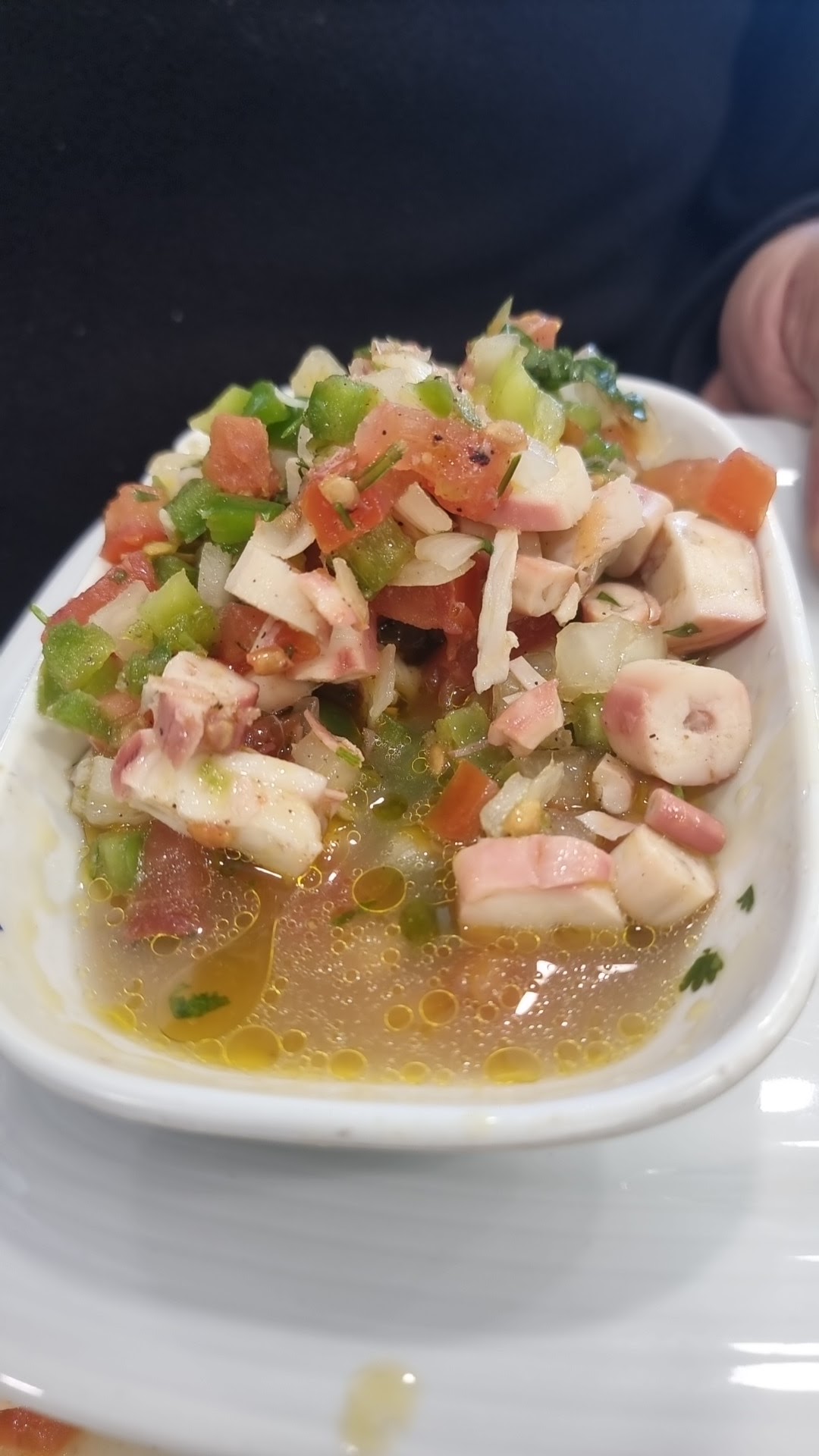 Salada de polvo fresca com pimento e tomate